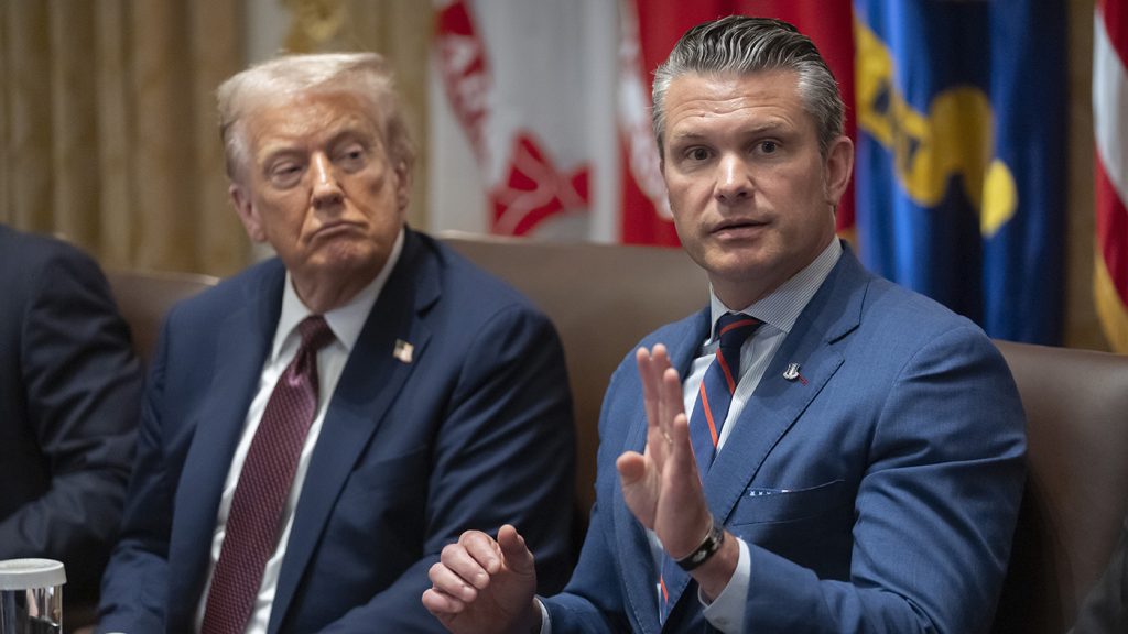 Donald Trump,Pete Hegseth